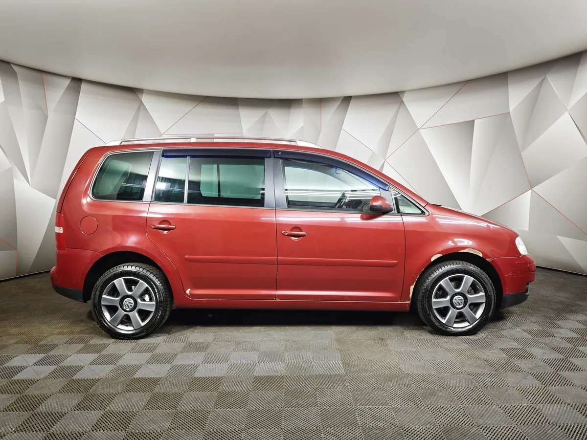 Volkswagen Touran 1.9 TDI AT (100 л.с.) Conceptline Красный в АВИЛОН. Слайд №6