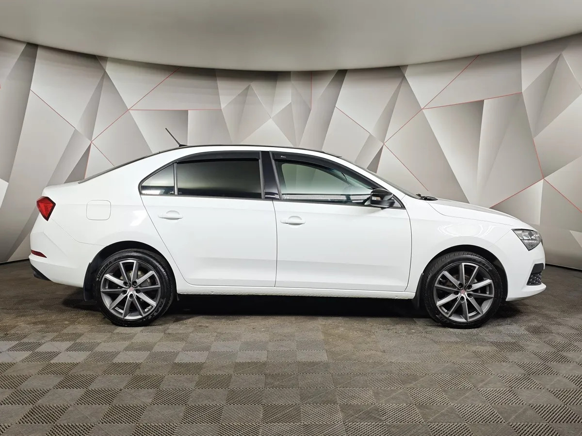 Skoda Rapid 1.6 MT (90 л.с.) Белый в АВИЛОН. Слайд №6