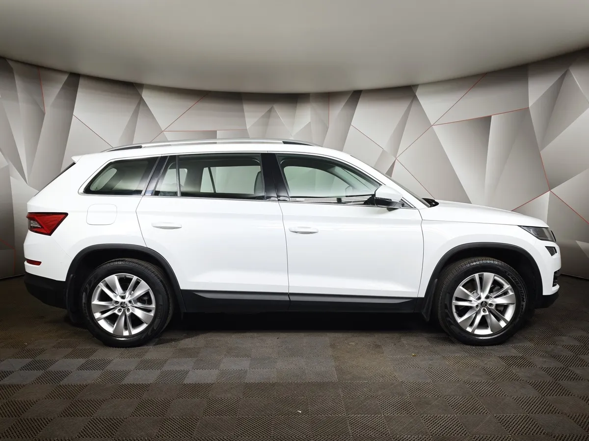 Skoda Kodiaq 2.0 TSI DSG 4X4 (180 л.с.) Белый в АВИЛОН. Слайд №6