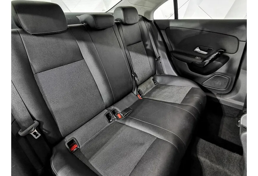 Mercedes-Benz CLA 200 7-G DCT (150 л.с.) Черный в АВИЛОН. Слайд №14