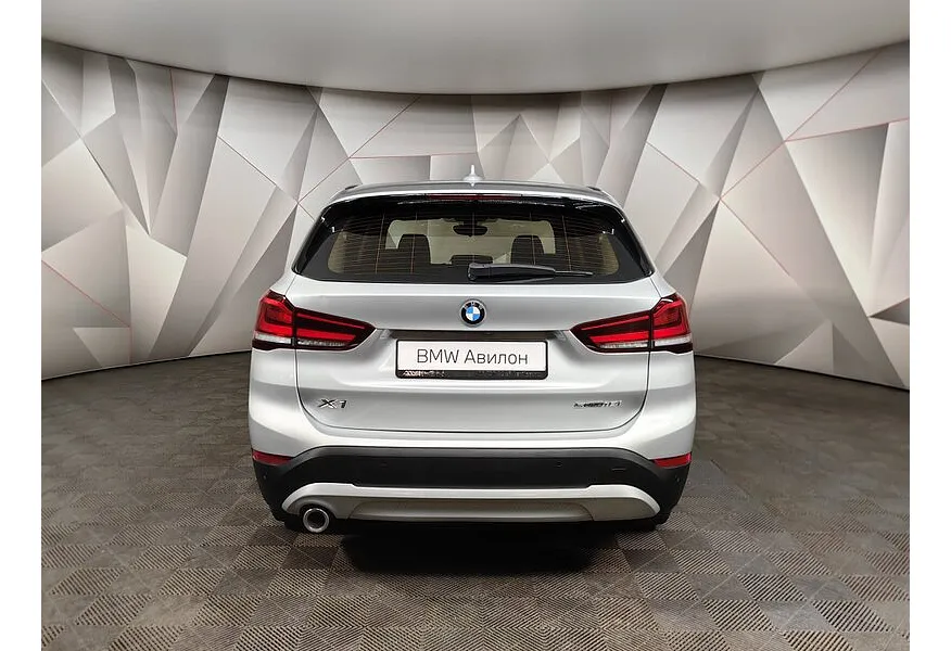 BMW X1 18i sDrive AT (136 л.с.) Серебристый в АВИЛОН. Слайд №4