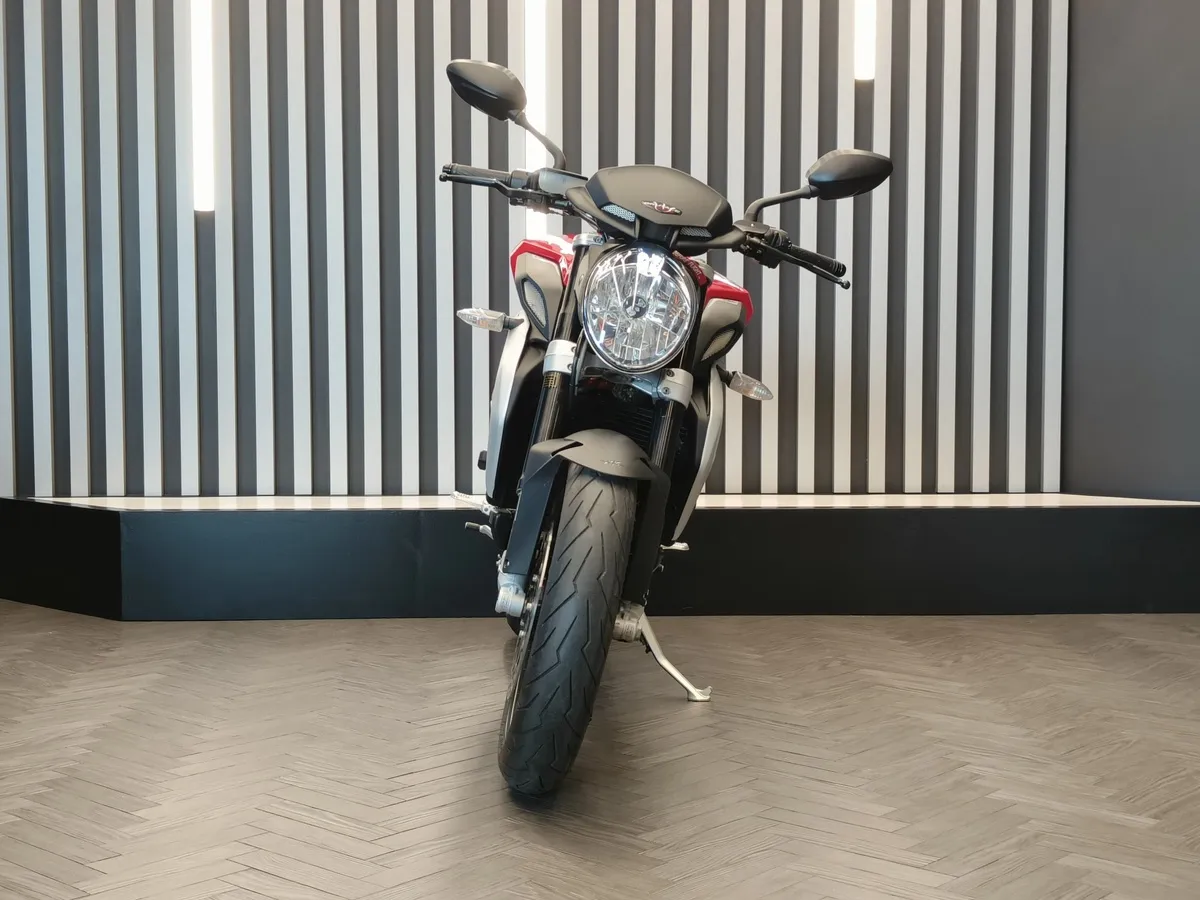 MV Agusta Brutale 798 см³ (110 л.с) (110) 798 Красный в АВИЛОН. Слайд №4