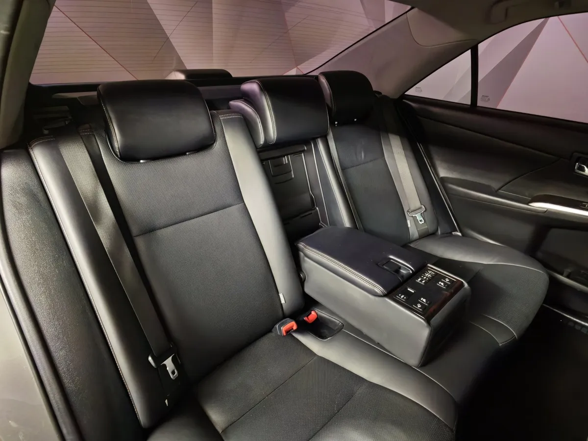 Toyota Camry 2.5 AT (181 л.с.) Стандарт Серый в АВИЛОН. Слайд №17