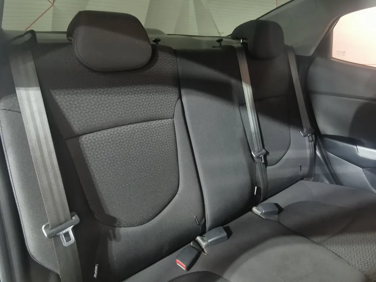 Kia Rio 1.4 AT (107 л.с.) Серый в АВИЛОН. Слайд №16