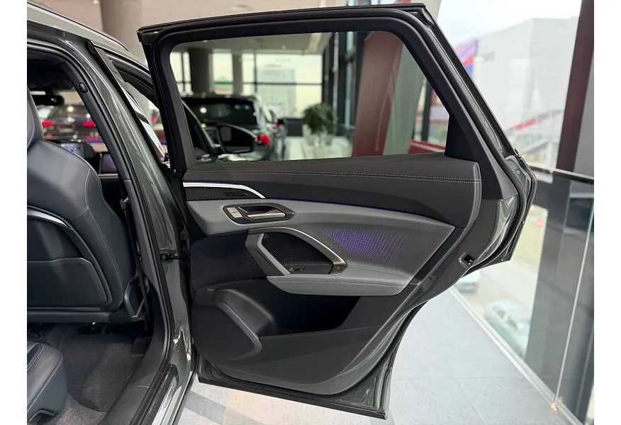 Audi Q5 L 2.0 40 TFSI S tronic quattro (272 л.с.) Зеленый в АВИЛОН. Слайд №17 Audi Q5 L 2.0 40 TFSI S tronic quattro (272 л.с.) Зеленый в АВИЛОН. Слайд №17