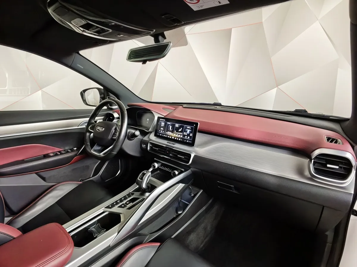Geely Coolray 1.5T 7DCT 2WD (150 л.с.) Flagship Sport Белый в АВИЛОН. Слайд №13