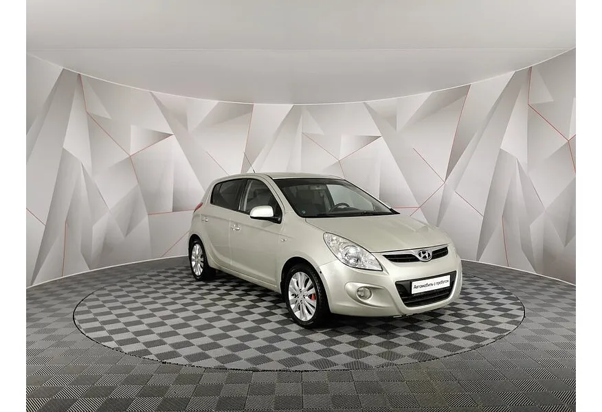 Hyundai i20 1.4 AT (101 л.с.) Бежевый в АВИЛОН. Слайд №3