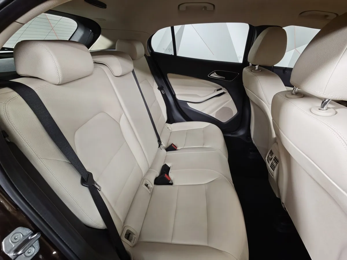 Mercedes-Benz GLA 250 7G-DCT 4MATIC (211 л.с.) Особая серия Коричневый в АВИЛОН. Слайд №16