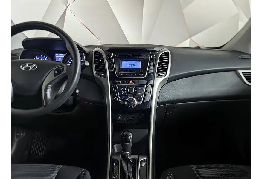 Hyundai i30 1.6 AT (126 л.с.) Черный в АВИЛОН. Слайд №15