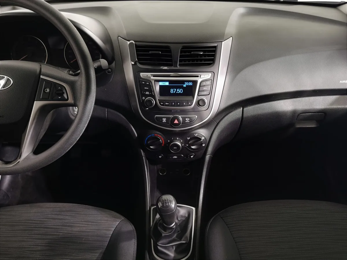 Hyundai Solaris 1.6 MT (123 л.с.) Белый в АВИЛОН. Слайд №14