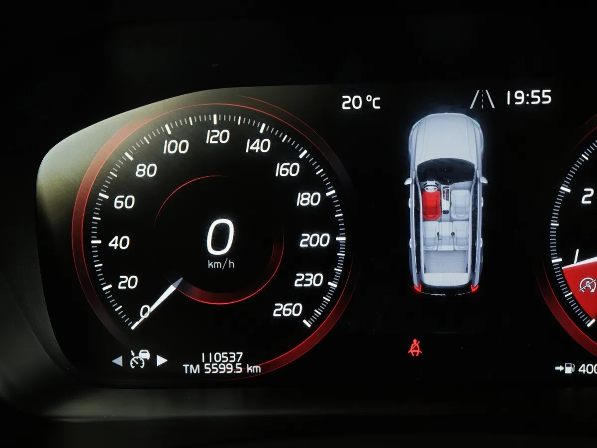 Volvo XC90 2.0 T5 Drive-E AT AWD (5 мест) (249 л.с.) Inscription Серый в АВИЛОН. Слайд №18