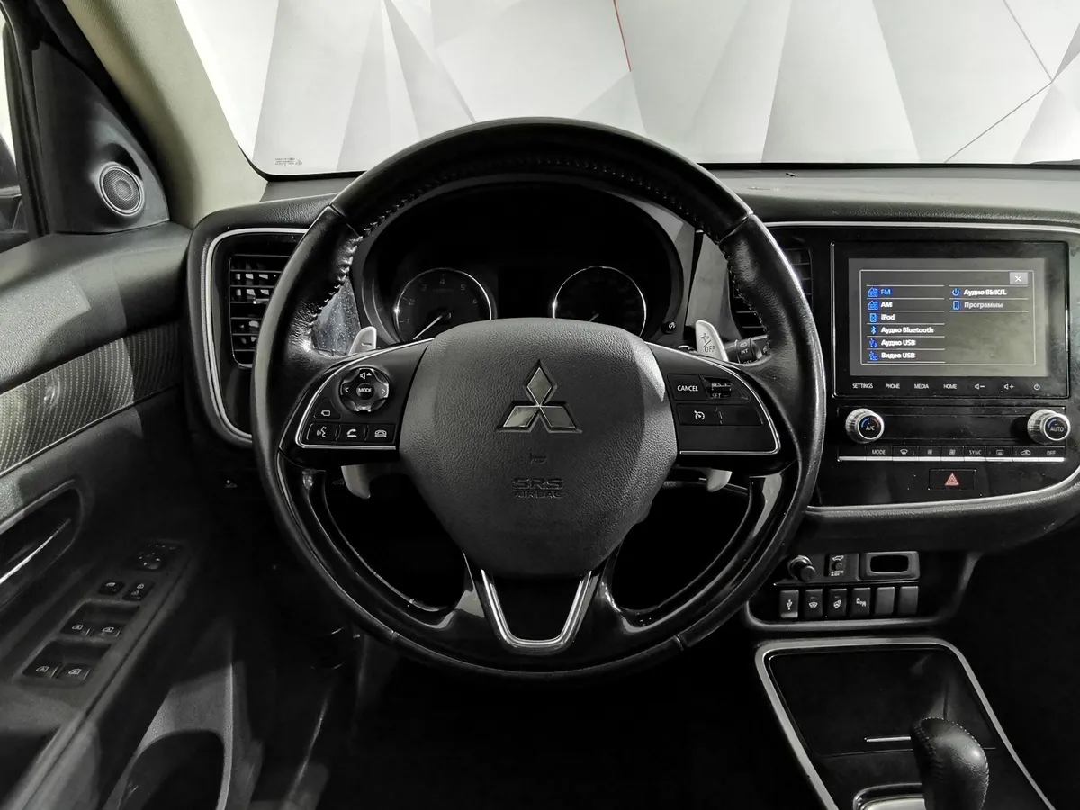 Mitsubishi Outlander 2.4 MIVEC CVT 4WD (167 л.с.) Ultimate Черный в АВИЛОН. Слайд №19