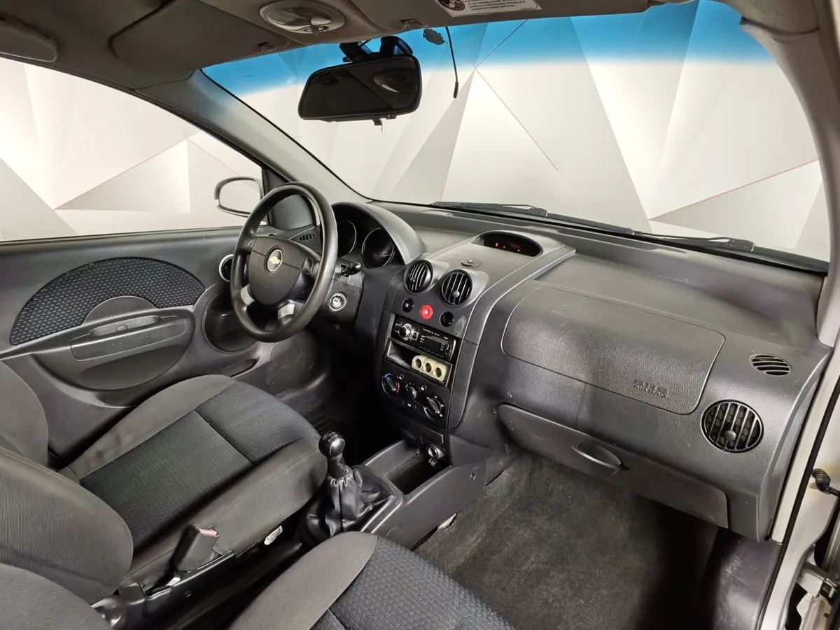 Chevrolet Aveo 1.2i MT (72 л.с.) Серебристый в АВИЛОН. Слайд №9