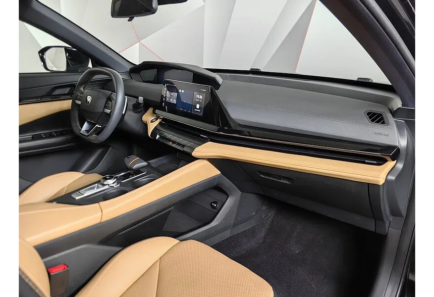 Changan UNI-V 1.5 AMT (181 л.с.) LX Черный в АВИЛОН. Слайд №12