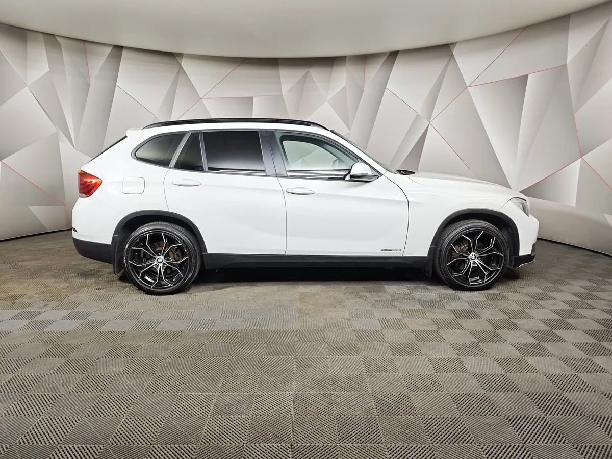 BMW X1 xDrive20i AT (184 л.с.) Белый в АВИЛОН. Слайд №6