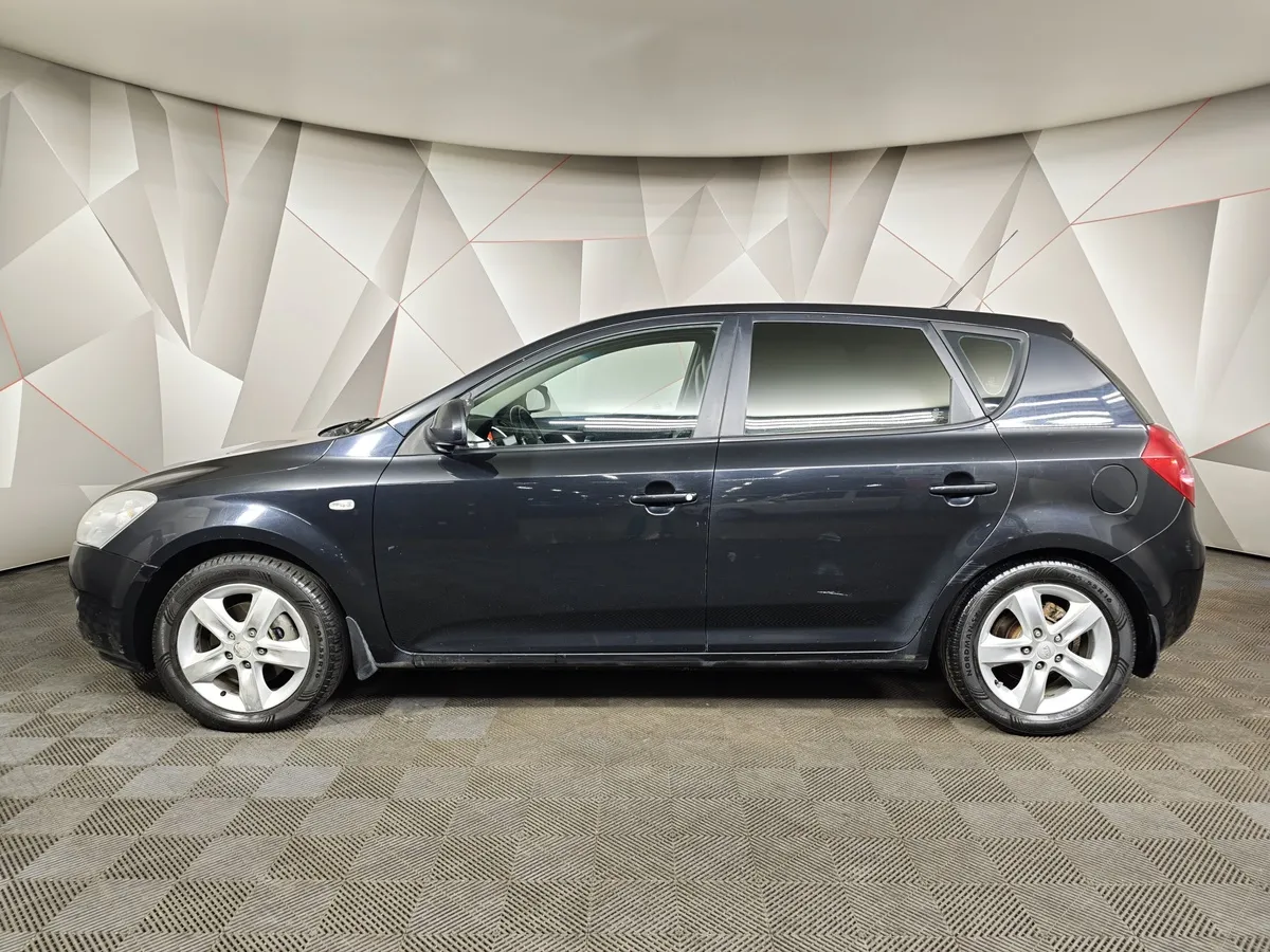 Kia Ceed 2.0 AT (143 л.с.) Черный в АВИЛОН. Слайд №5