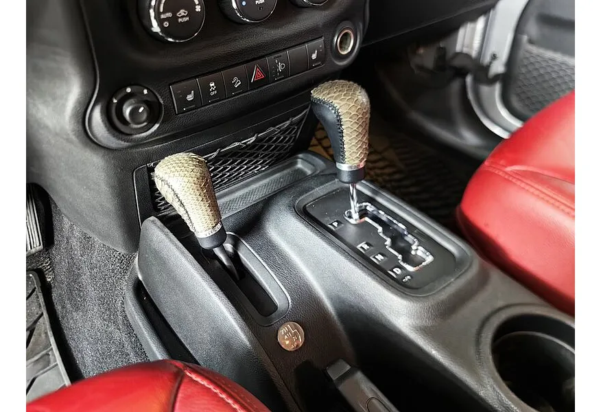 Jeep Wrangler 2.8 TD AT (200 л.с.) Rubicon 10th Anniversary Серый в АВИЛОН. Слайд №21