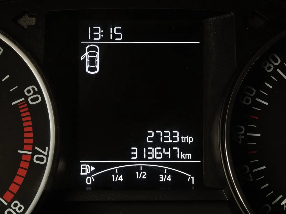 Skoda Rapid 1.6 MT (90 л.с.) Белый в АВИЛОН. Слайд №18