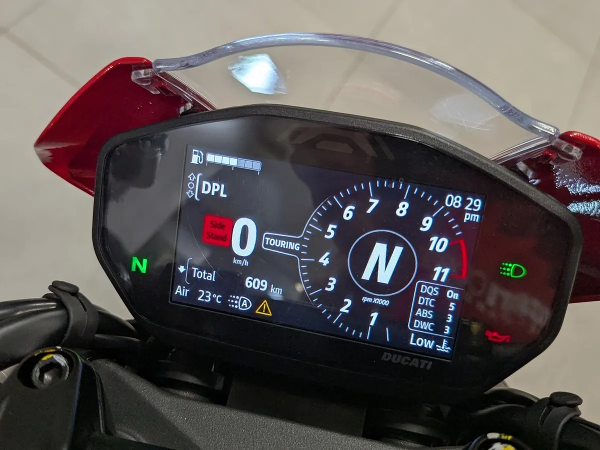 Ducati Monster 937 937 см³ (111 л.с.) (111) 937 Красный в АВИЛОН. Слайд №9