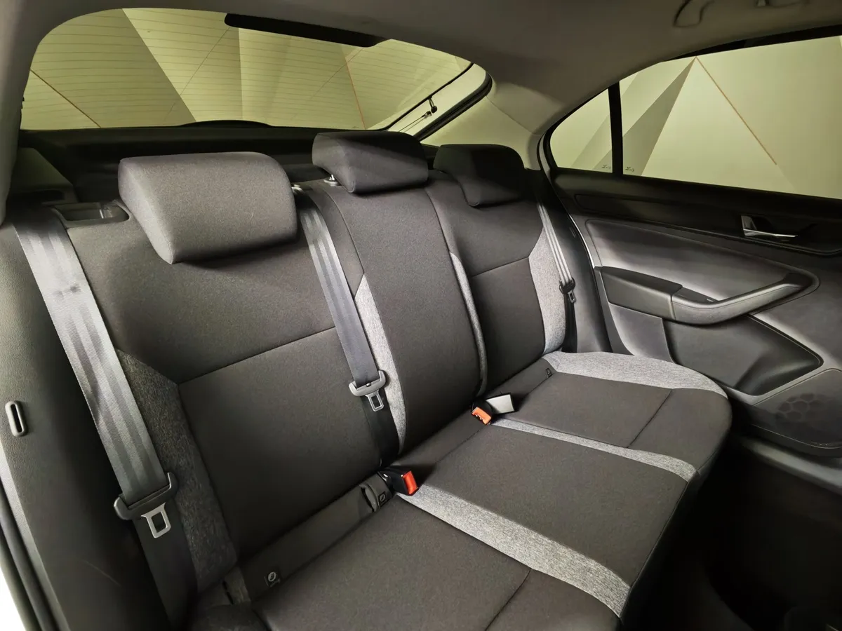 Skoda Rapid 1.6 MT (90 л.с.) Белый в АВИЛОН. Слайд №17