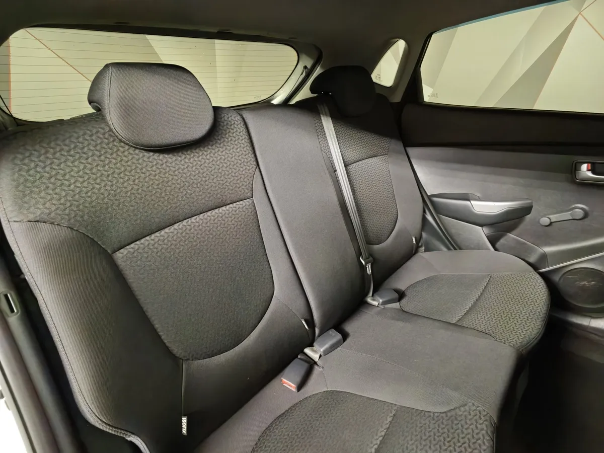 Kia Rio 1.6 AT (123 л.с.) Серебристый в АВИЛОН. Слайд №15