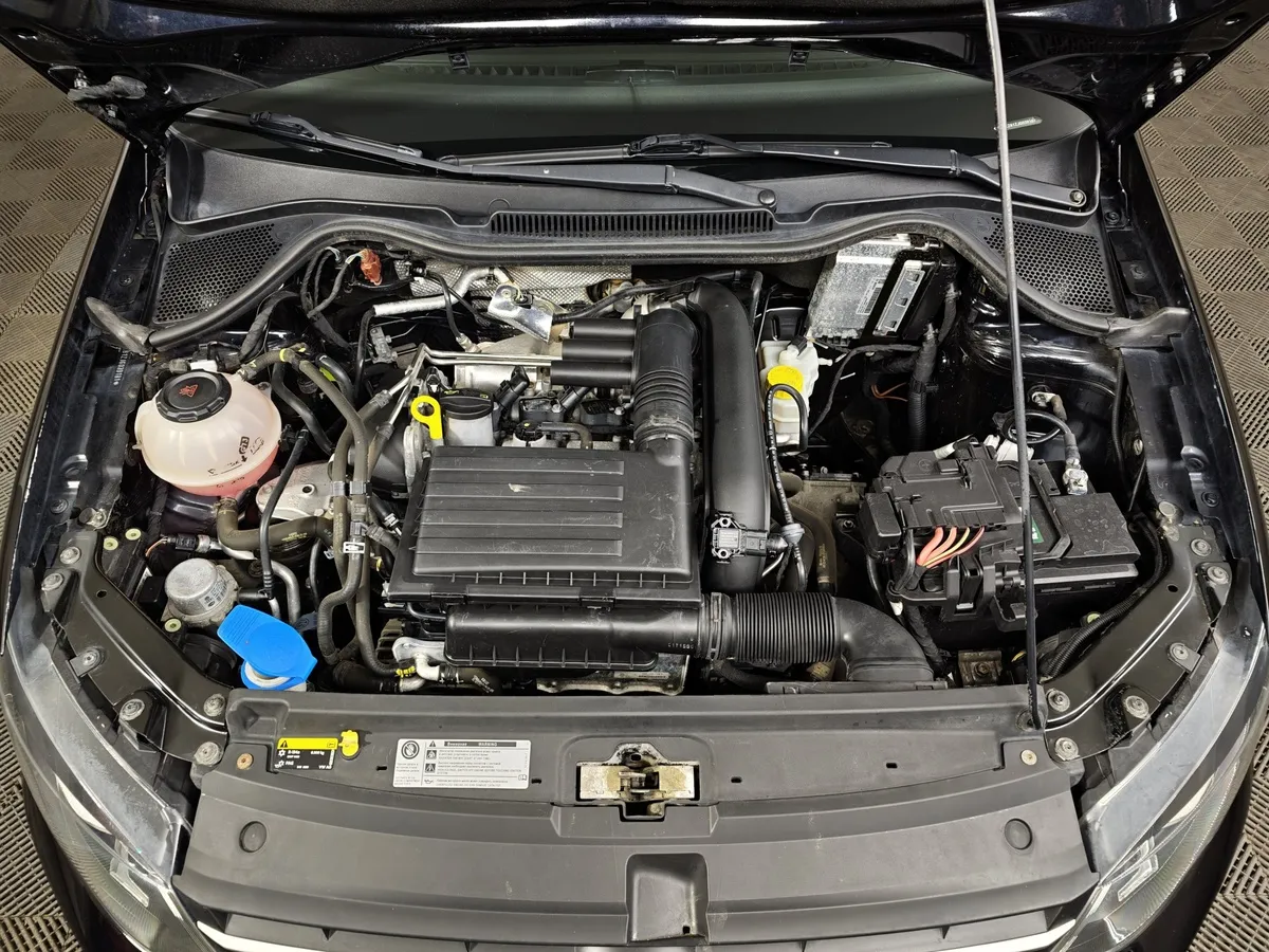 Volkswagen Polo 1.6 MPI AT (110 л.с.) Drive Черный в АВИЛОН. Слайд №11