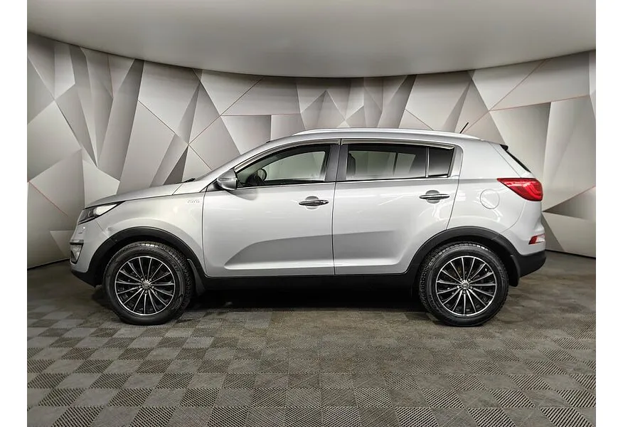 Kia Sportage 2.0 TD AT 4WD (136 л.с.) Бежевый в АВИЛОН. Слайд №5