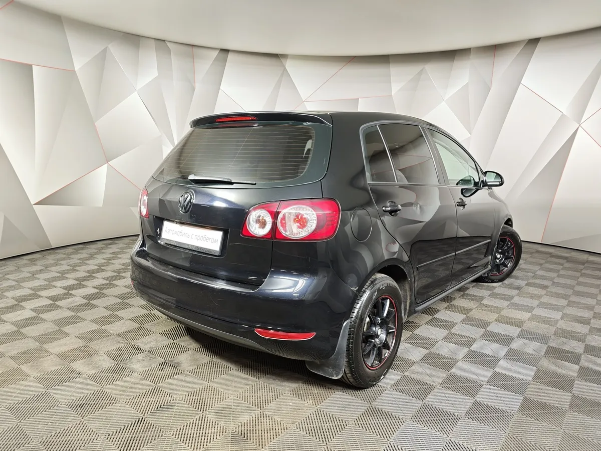 Volkswagen Golf 1.6 MT (102 л.с.) Trendline Черный в АВИЛОН. Слайд №2