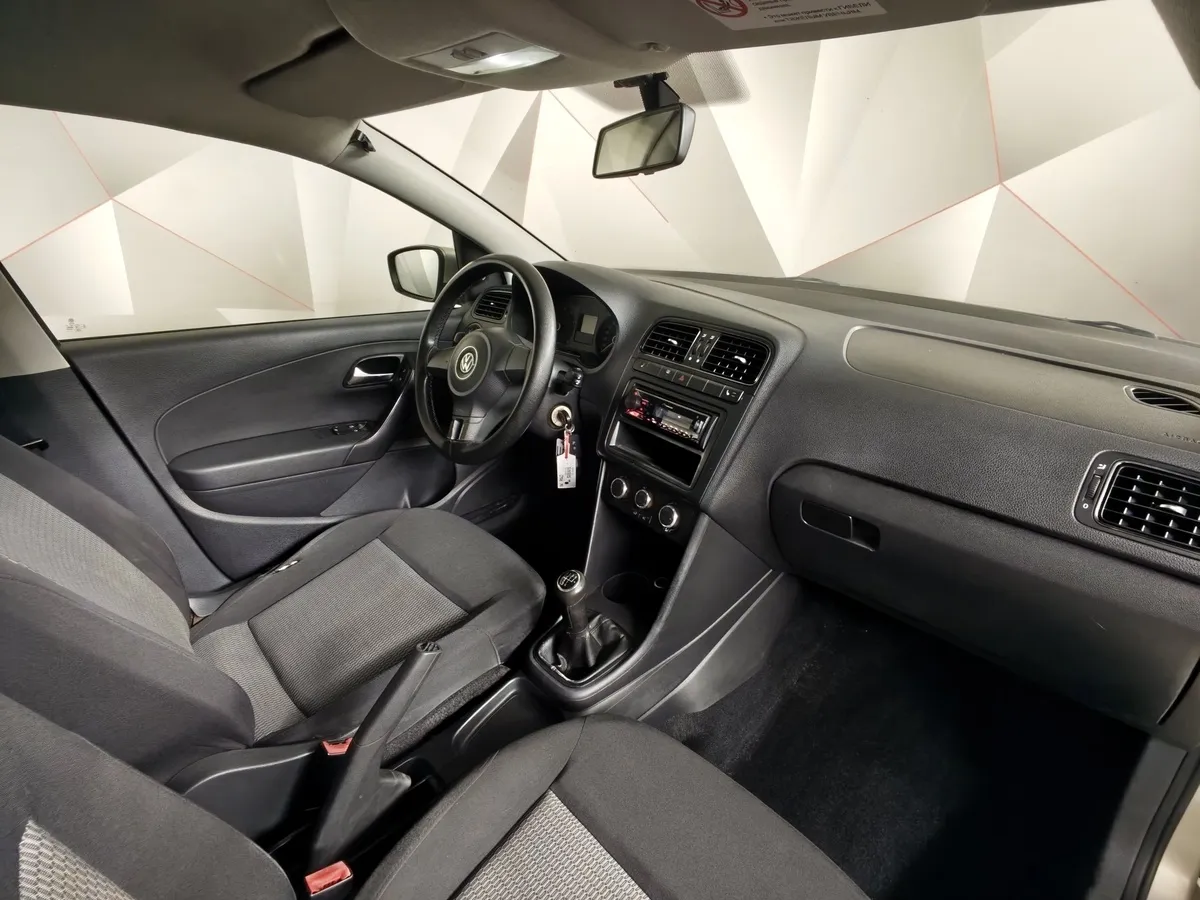 Volkswagen Polo 1.6 Tiptronic (105 л.с.) Comfortline Серебристый в АВИЛОН. Слайд №11