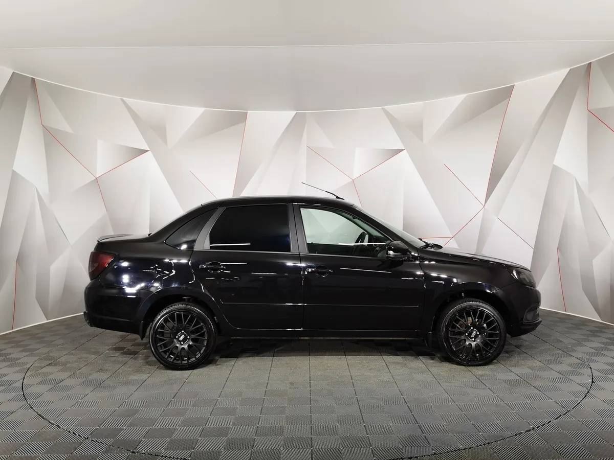 ВАЗ (Lada) Granta 1.6 MT 8кл (87 л.с.) Черный в АВИЛОН. Слайд №6