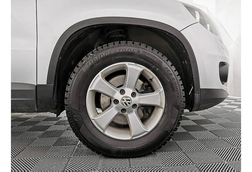 Volkswagen Tiguan 1.4 TSI BlueMotion MT (122 л.с.) Allstar Серебристый в АВИЛОН. Слайд №9