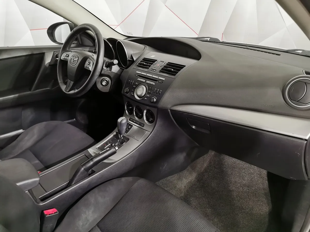 Mazda 3 1.6 AT (105 л.с.) Белый в АВИЛОН. Слайд №12