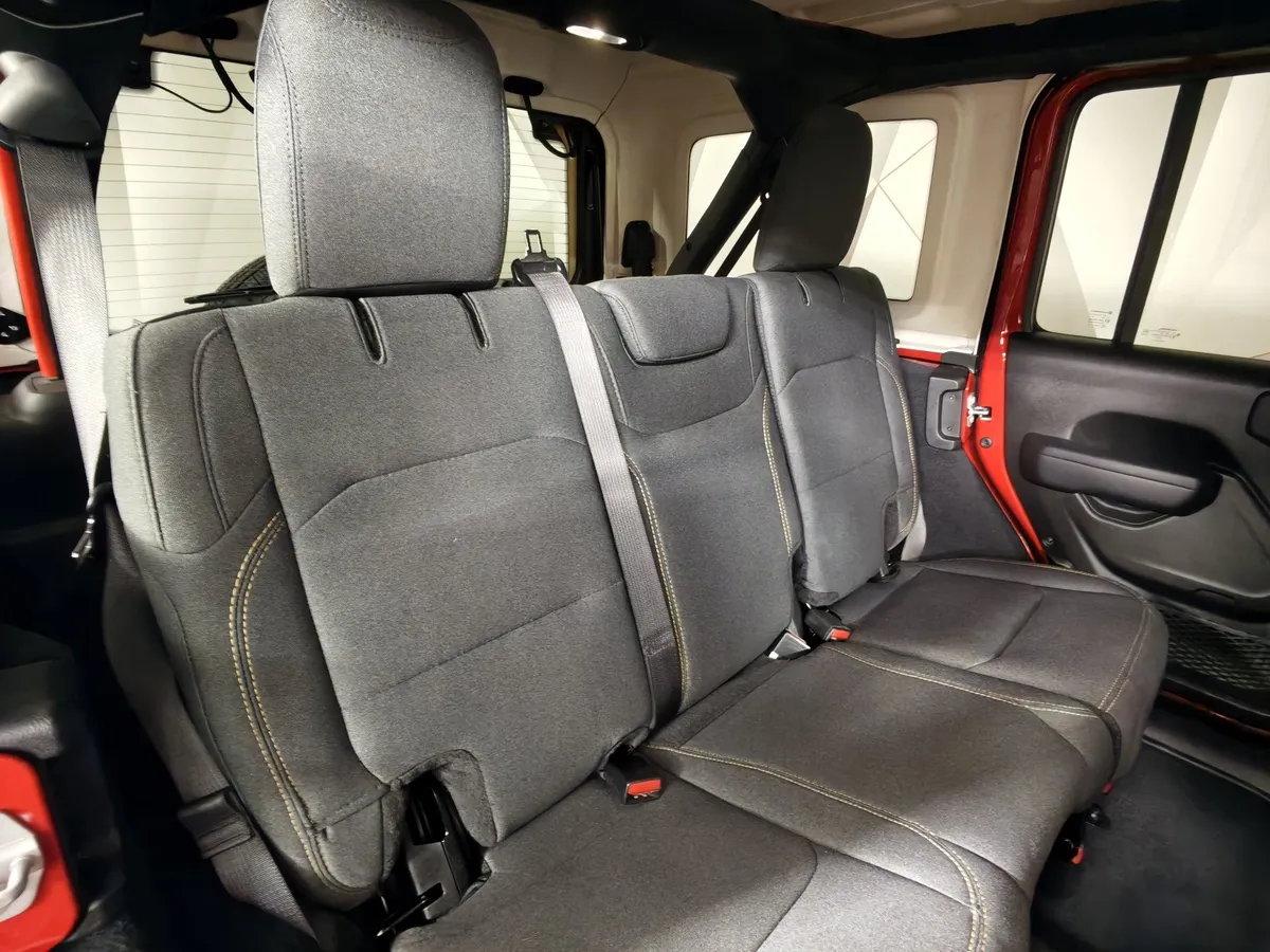 Jeep Wrangler 2.0 AT AWD (272 л.с.) Sport Красный в АВИЛОН. Слайд №17