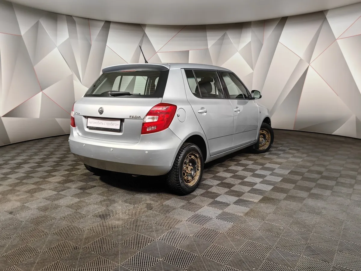 Skoda Fabia 1.6 AT (105 л.с.) Серебристый в АВИЛОН. Слайд №2