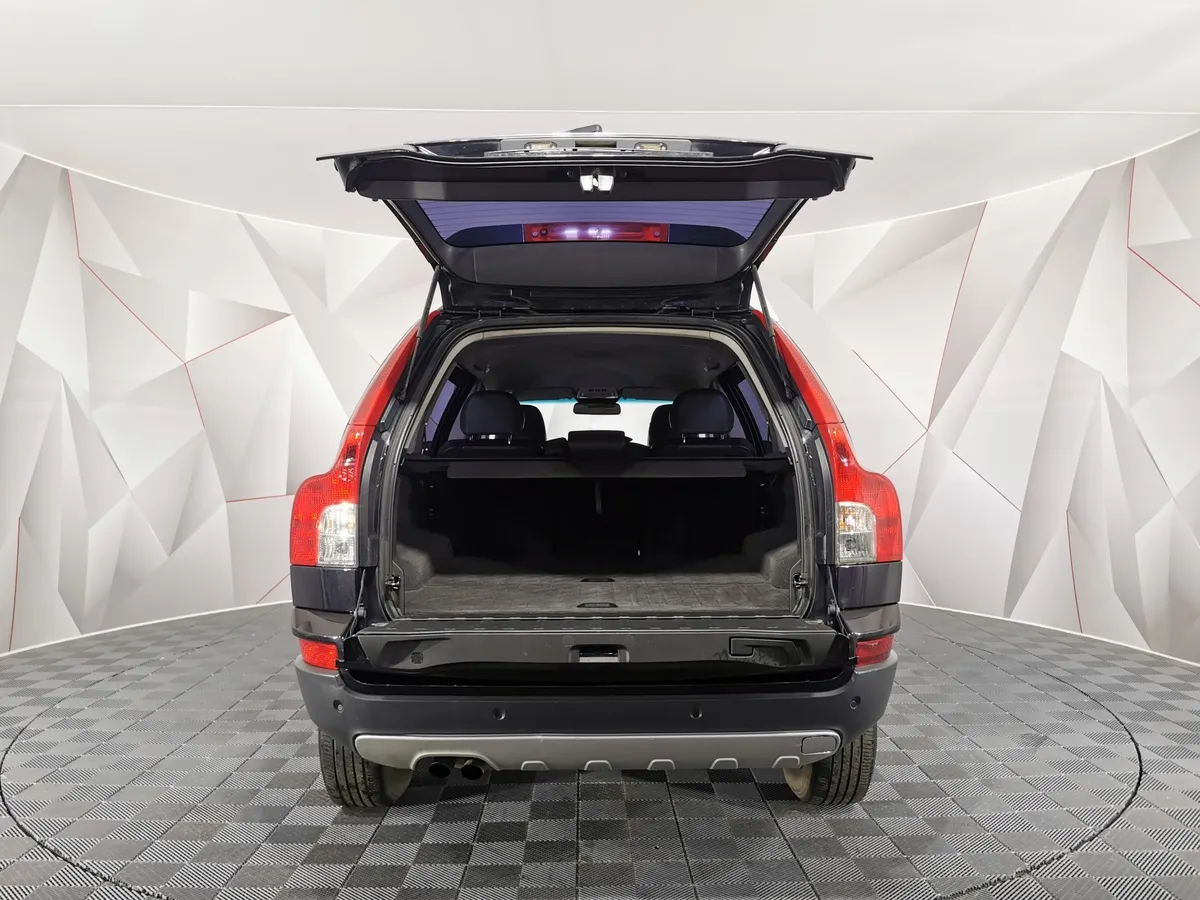 Volvo XC90 2.5 T5 Geartronic AWD (5 мест) (210 л.с.) Черный в АВИЛОН. Слайд №11