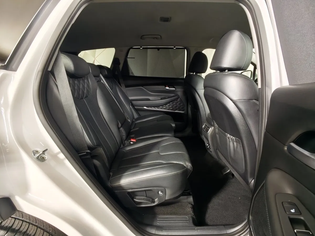 Hyundai Santa Fe 2.5 AWD 6AT (7 мест) (180 л.с.)   Prestige + Smart Sense Белый в АВИЛОН. Слайд №16