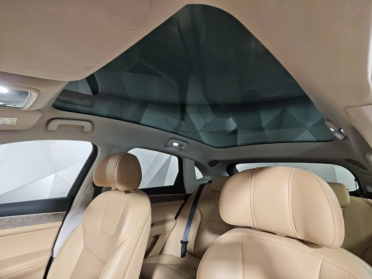 Seres M5 1.5 AT 4WD (496 л.с.) Premium Черный в АВИЛОН. Слайд №23