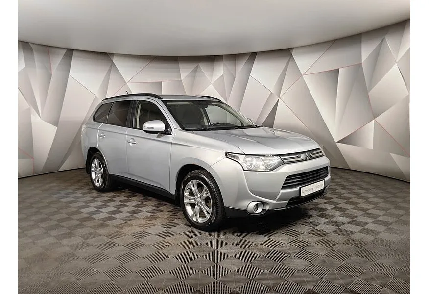 Mitsubishi Outlander 2.4 CVT 4WD (167 л.с.) Серебристый в АВИЛОН. Слайд №3