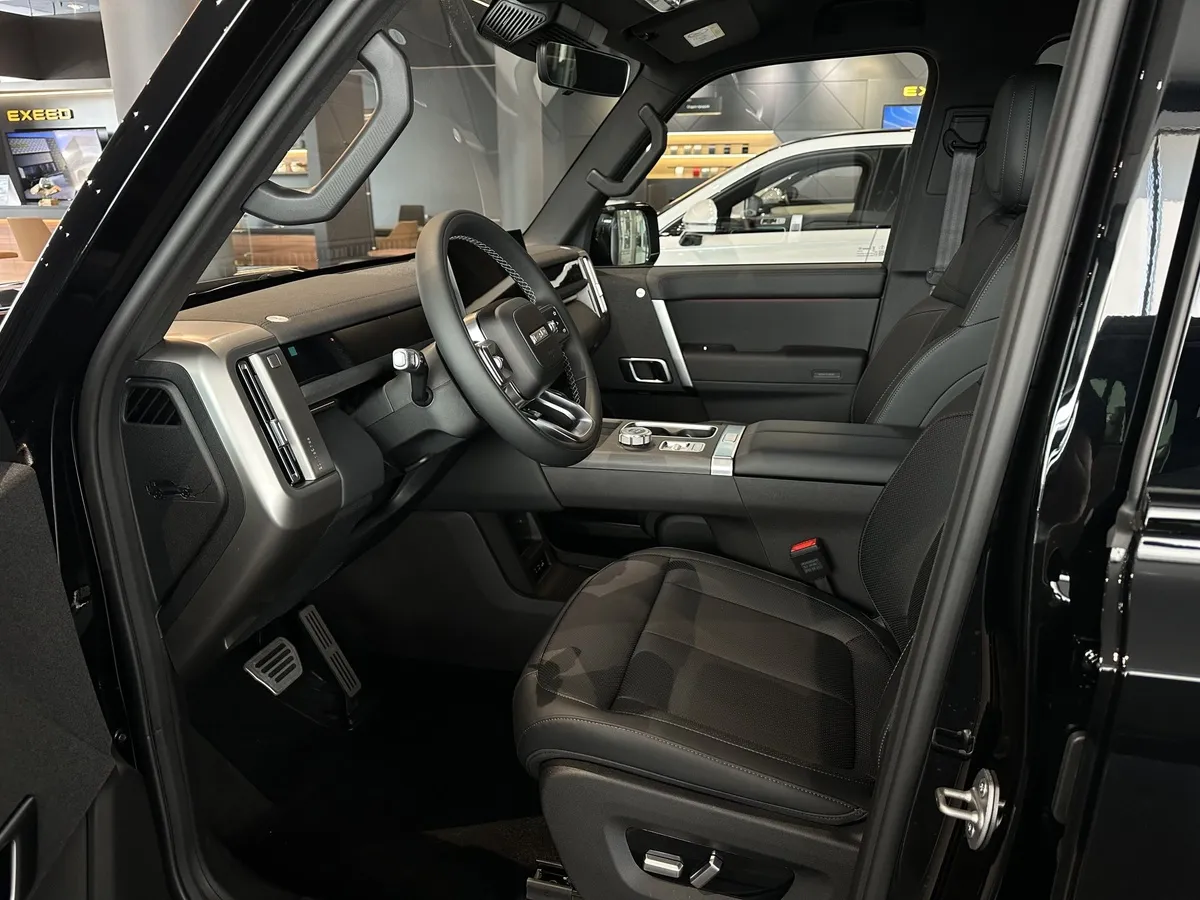 ESTEO V27 1.5h REEV AT 4WD (456 л.с.) Премиум Черный в АВИЛОН. Слайд №9