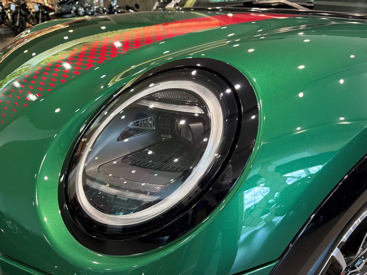 MINI 3 двери 2.0 AMT FWD (231 л.с.) Зеленый в АВИЛОН. Слайд №11