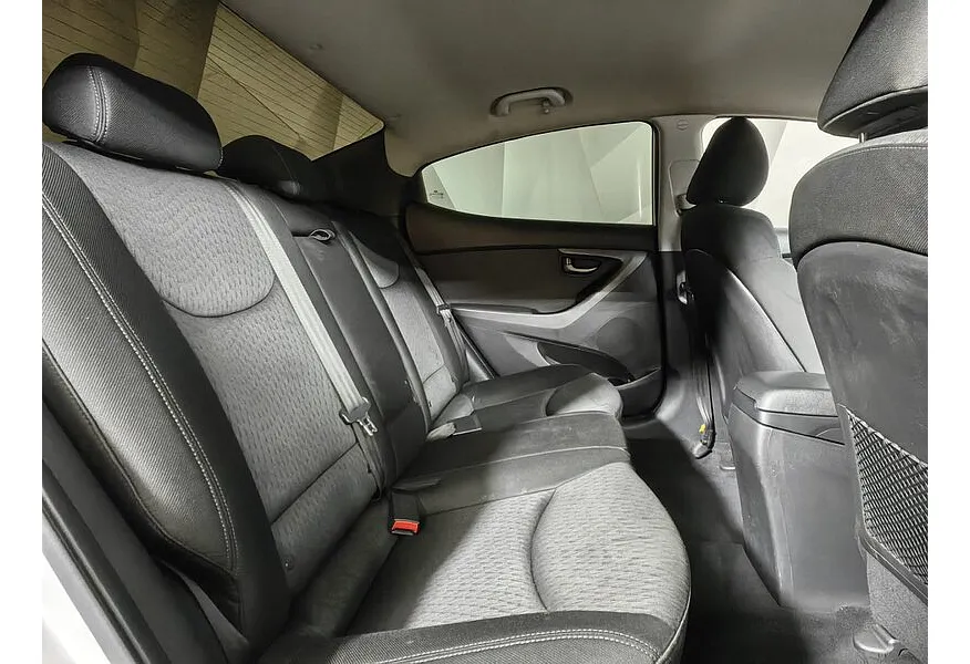 Hyundai Elantra 1.6 MT (132 л.с.) Comfort Белый в АВИЛОН. Слайд №16