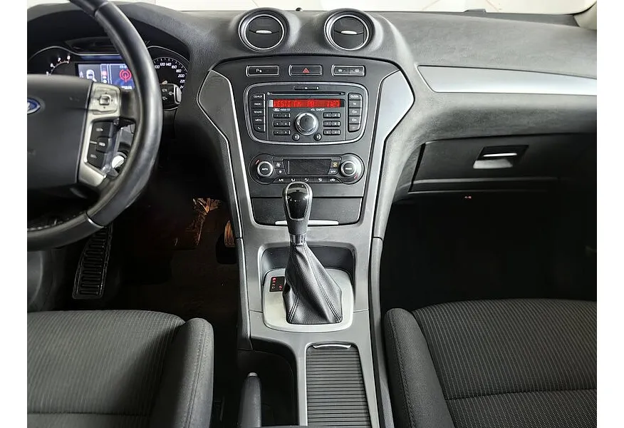 Ford Mondeo 2.3 AT (161 л.с.) Ambiente Серебристый в АВИЛОН. Слайд №15