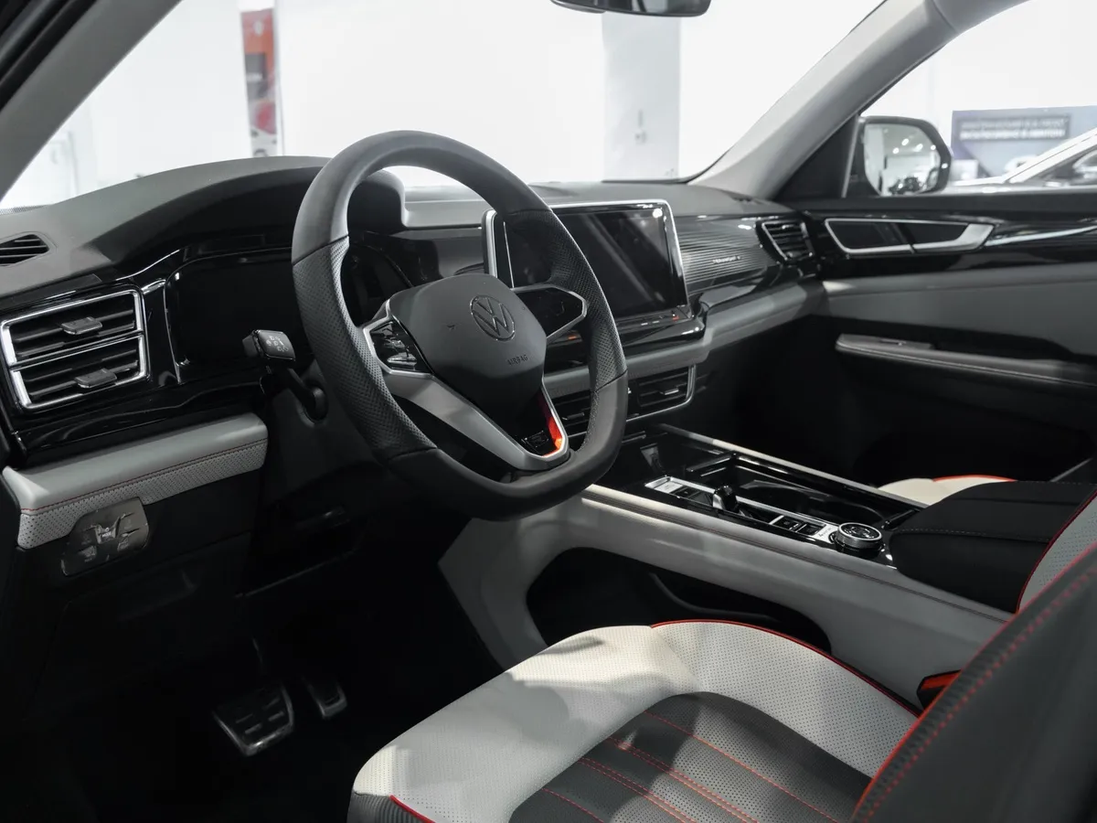Volkswagen Teramont X 2.0 7DSG AWD (220 л.с.) Черный в АВИЛОН. Слайд №8