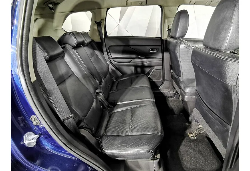 Mitsubishi Outlander 2.0 CVT 4WD (146 л.с.) Синий в АВИЛОН. Слайд №17 Mitsubishi Outlander 2.0 CVT 4WD (146 л.с.) Синий в АВИЛОН. Слайд №17