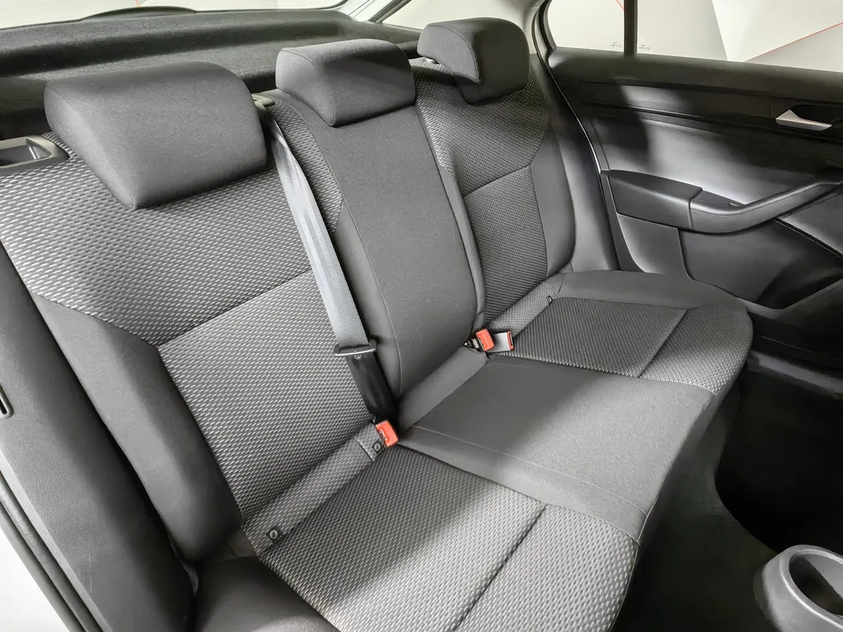Volkswagen Polo 1.6 MPI MT (110 л.с.) Respect Белый в АВИЛОН. Слайд №17