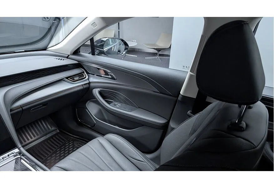 Hongqi H5 2.0 AT (218 л.с.) Deluxe Plus Черный в АВИЛОН. Слайд №13