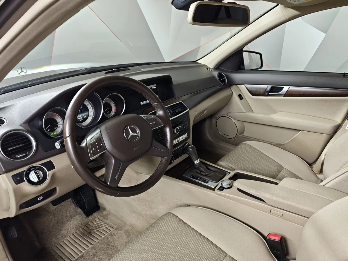 Mercedes-Benz C-Класс C 250 BlueEfficiency 7G-Tronic Plus (204 л.с.) Avangarde Sport+ Коричневый в АВИЛОН. Слайд №17