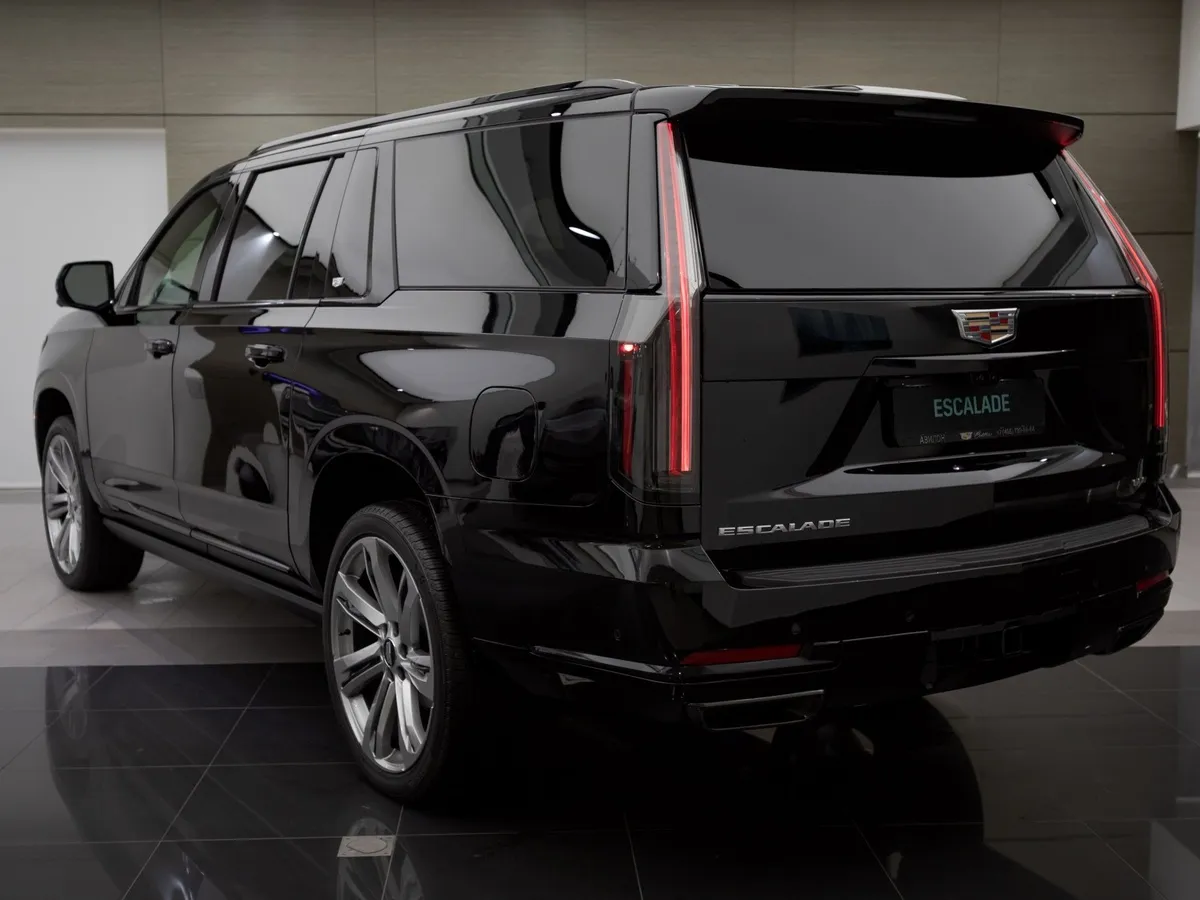 Cadillac Escalade 6.2 ESV AT AWD (420 л.с.) Sport Platinum Черный в АВИЛОН. Слайд №3