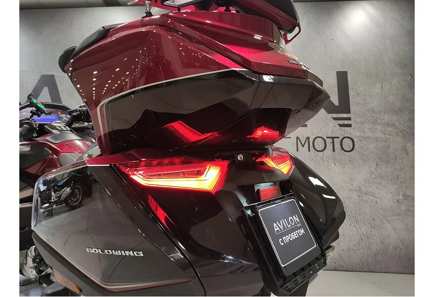 Honda GL1800 1833 см³ (126 л.с.) 1833 Красный в АВИЛОН. Слайд №8