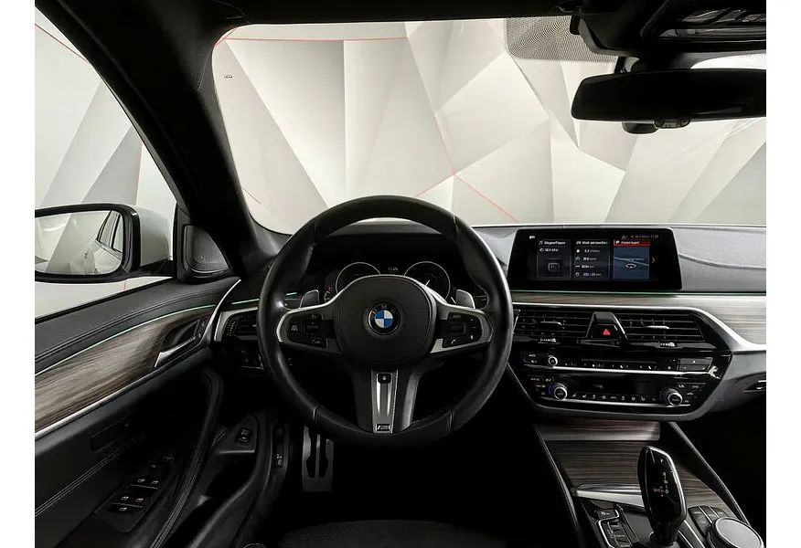 BMW 5 серия 530d xDrive Steptronic (249 л.с.) Base (Локальная сборка) Белый в АВИЛОН. Слайд №15